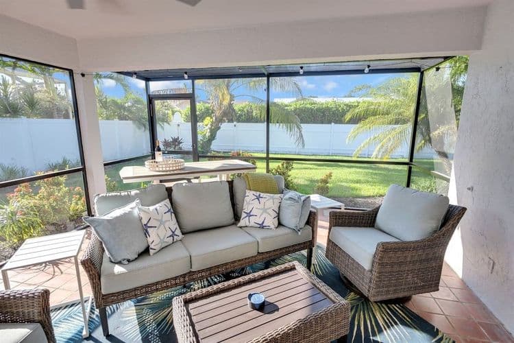Naples 4BR | 5min Beach | Fenced Yard